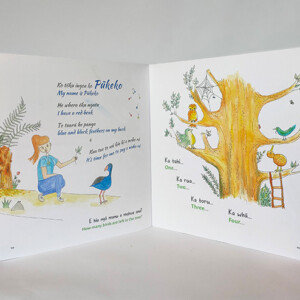 Interior spread of E Rima Ngā Manu | Five Little Birds